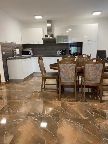 Apartman L. Banjole Apartment